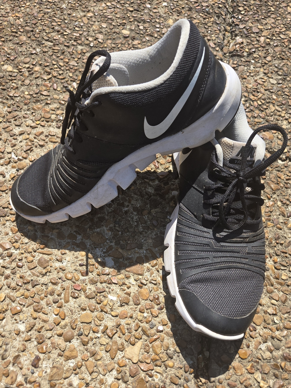 Nike Men's Black and White Athletic Running Shoes